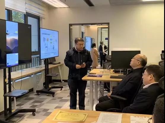 四川省委常委、组织部长王正谱一行到区块链研究中心调研