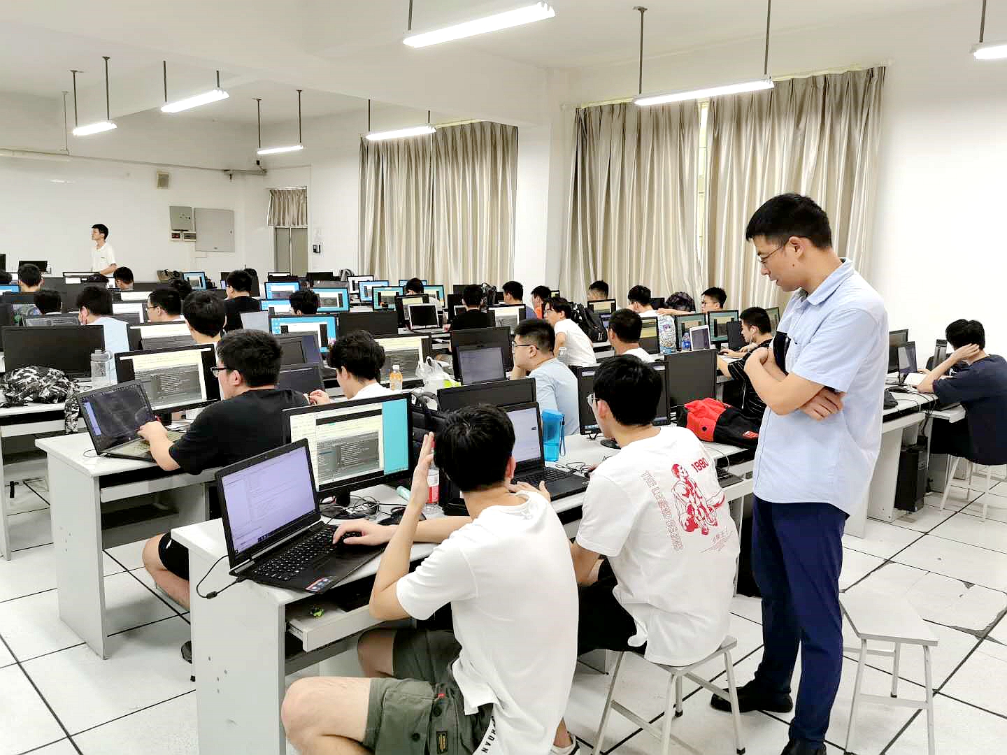 学院成功组织2023级新生计算机能力测试