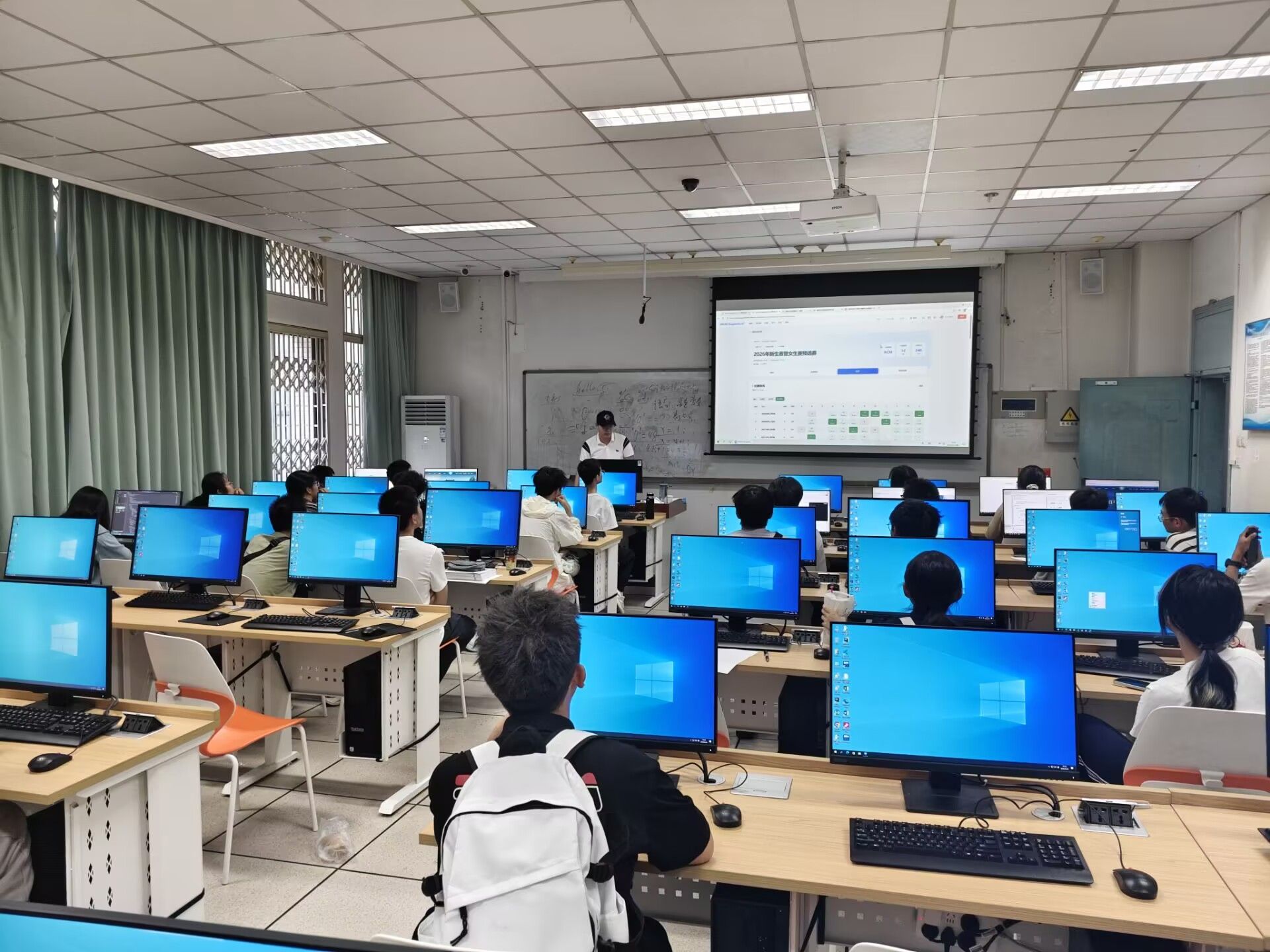 学院举办2026CCPC新生赛暨女生专场预选赛