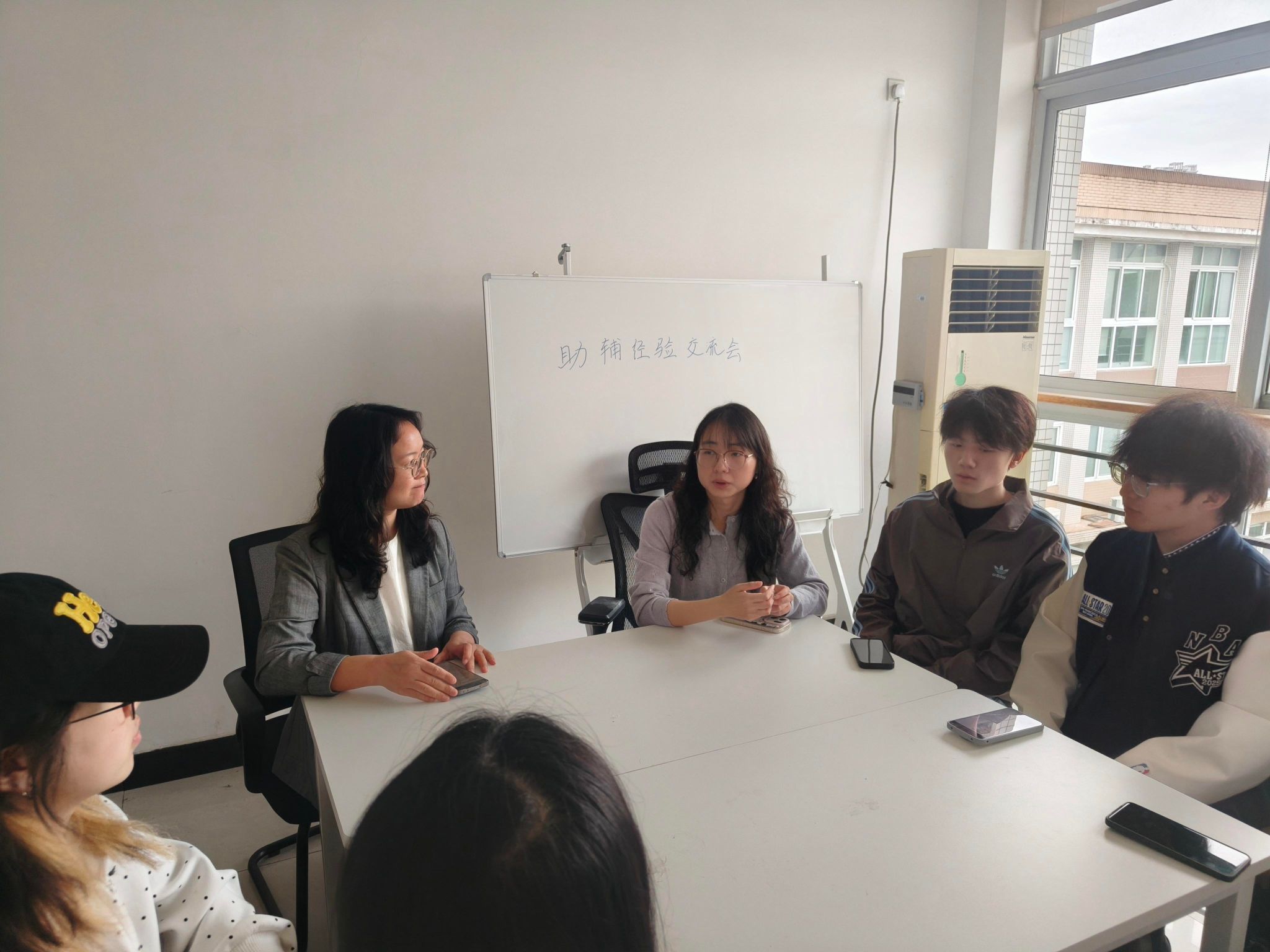 我院开展助理辅导员工作研讨 聚焦班团建设与感恩育人