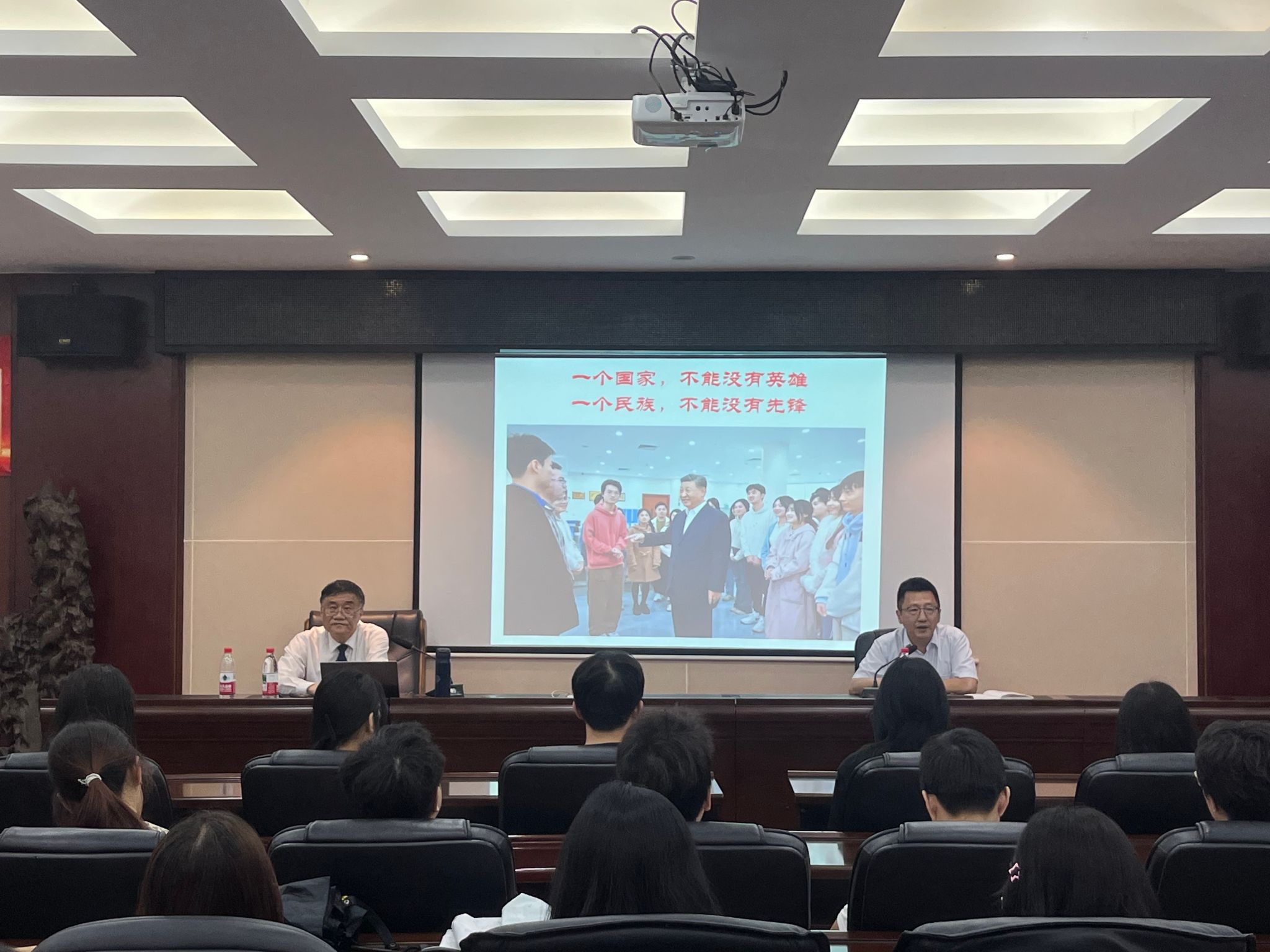 赓续百年红色文脉 汲取校史奋进力量——学院邀请学校离退休工作处、校关工委委员伍韧教授作专题讲座